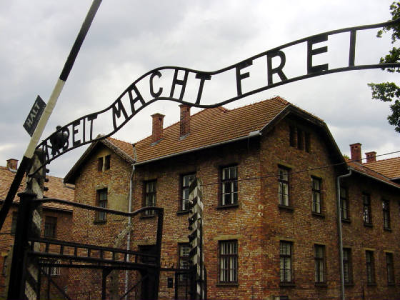 auschwitz.jpg